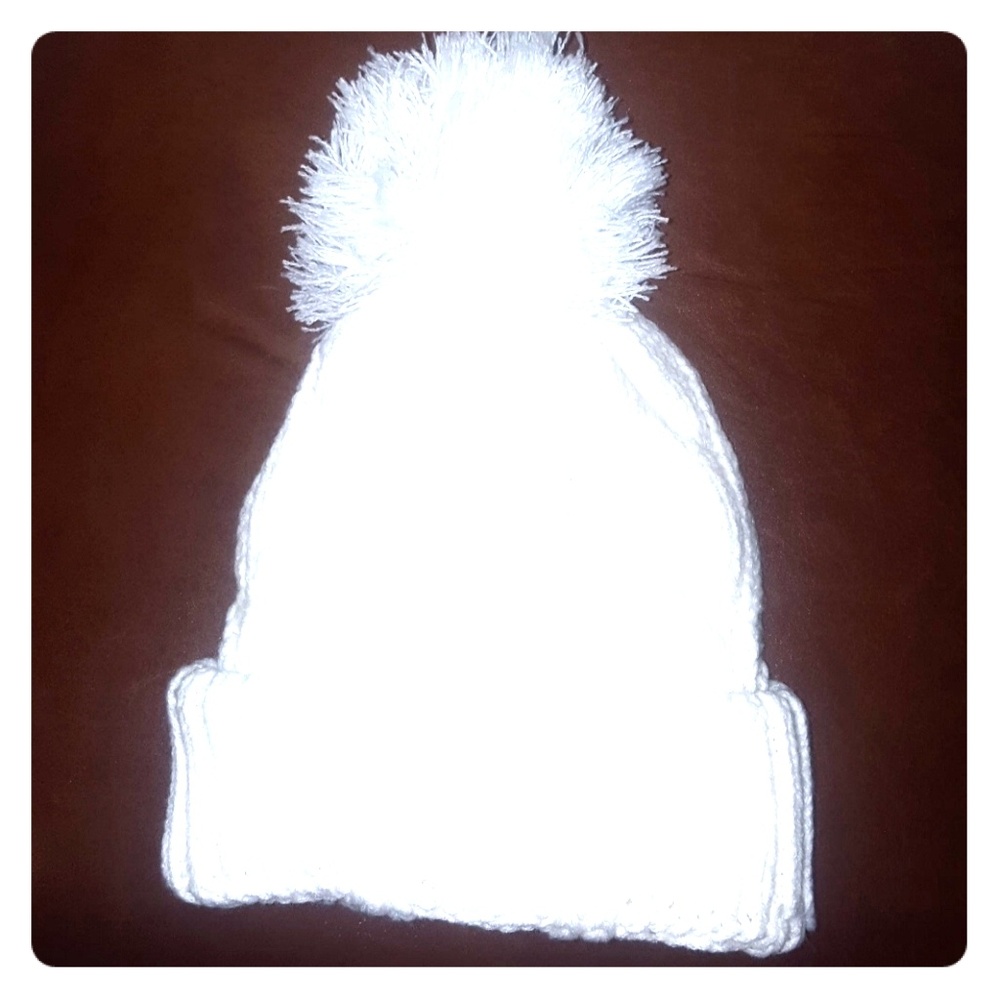 ⬇️💲⬇️Chunky Pompom hat